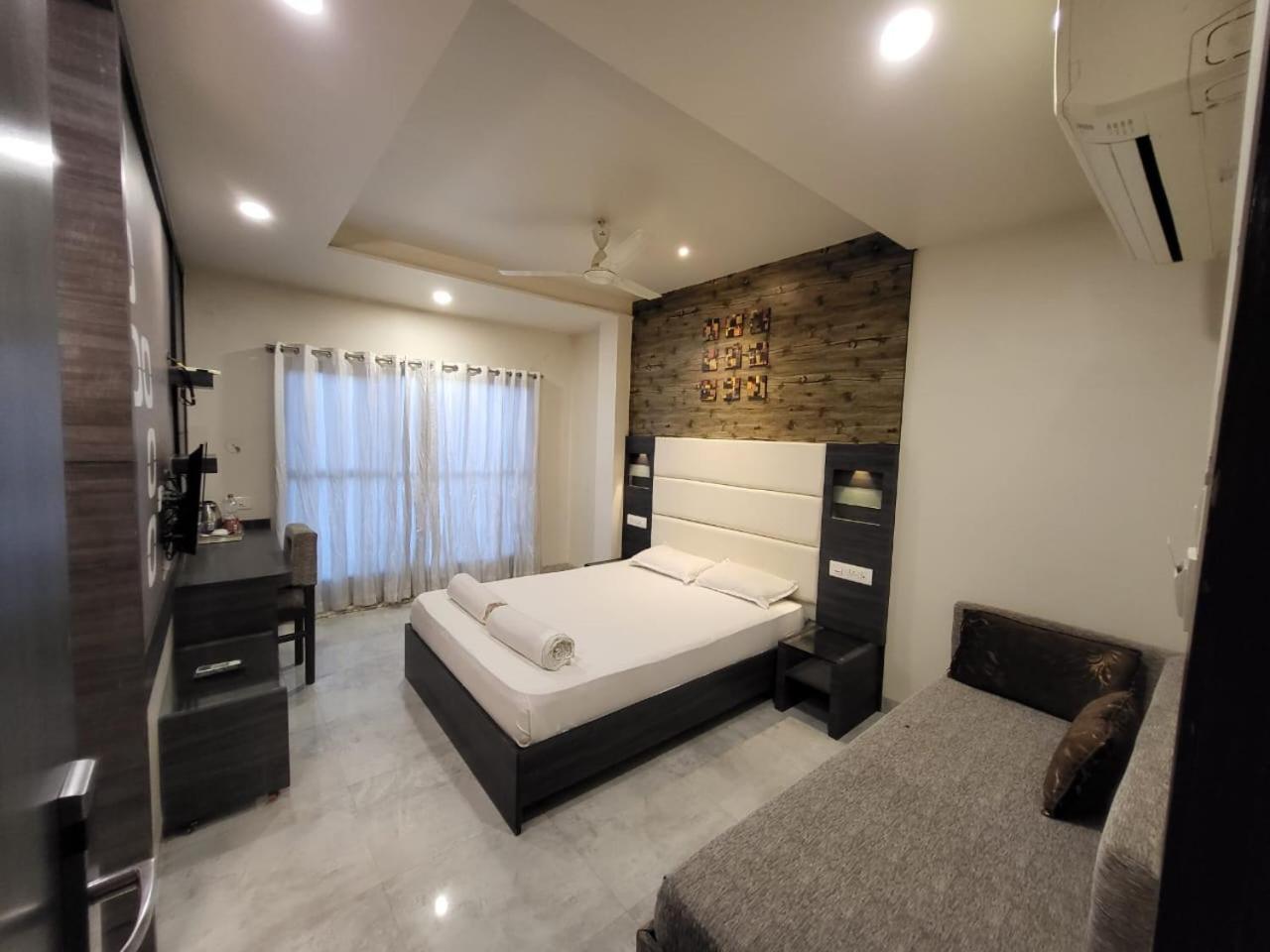 Hotel Nirvana Residency Nagpur Exteriör bild